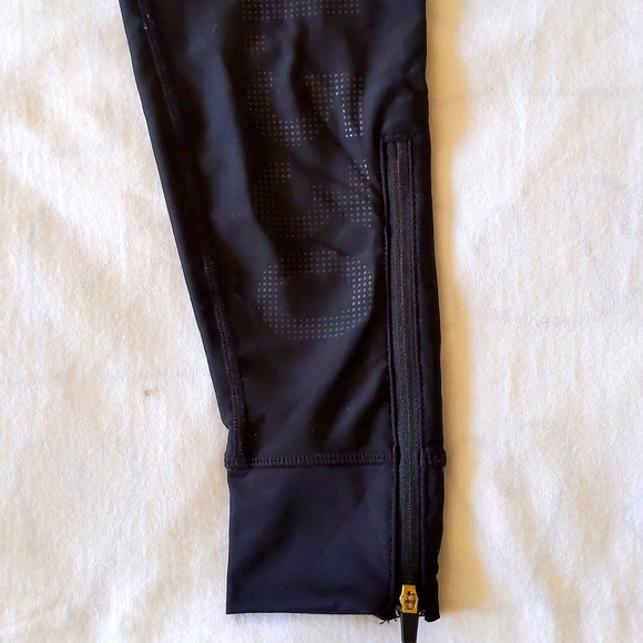 NWOT. H&M Woman's workout pants. - Picture 8 of 8